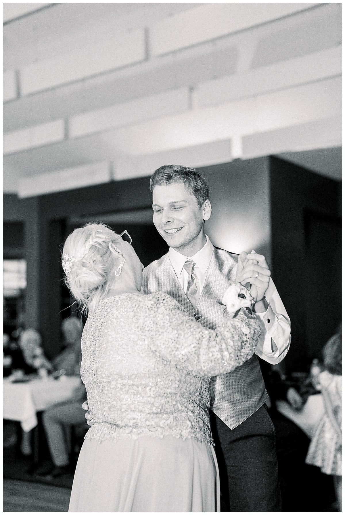 Caleigh Mike Wausau Wisconsin Wedding Photography Greenwood Hills Country Club Rachel Elle Photography610